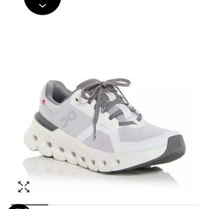 On cloud cloud runner shoe 7.5